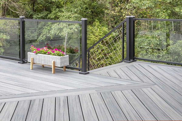 Trex Signature® Glass & Mesh Railing Design Trex